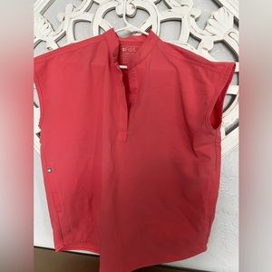 Woman’s small Figs peach rafaela shirt